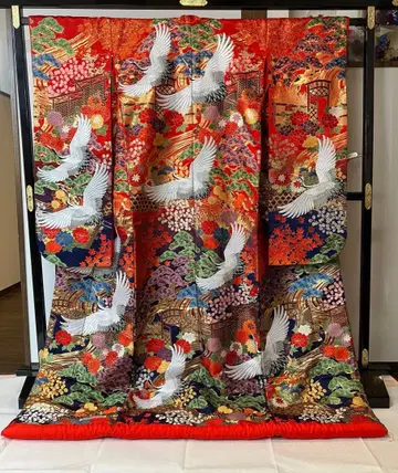 이로 우치카케 학과 꽃 자수 빨간색