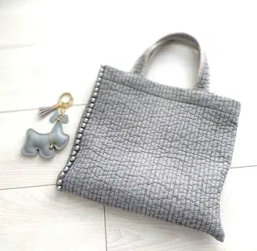 HUIT bouquet [ 완판 ] 펄 트리밍 누비백 도그 참 포함