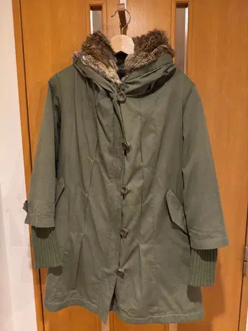 지나시스 올리브 그린 퍼 모즈 코트