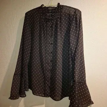 테치치 클래식 도트 무늬 블라우스