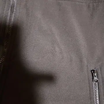 다크 그레이 점퍼 플리스 라이크