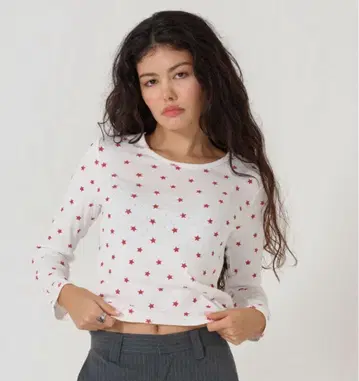 숄더 오픈 스타 프린트 롱 T TINA: JOJUN