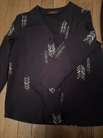 긴팔 셔츠와 스커트 셋업