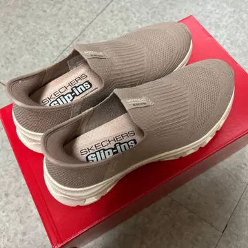 SKECHERS 슬립인스 베이지 스니커즈