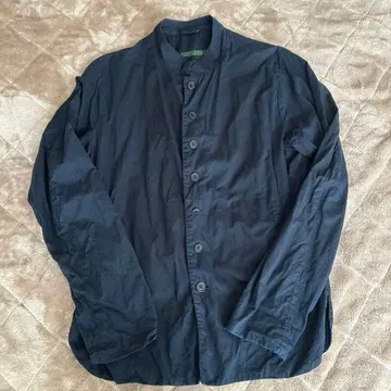 CASEY VALLANCE 네이비 버튼업 셔츠