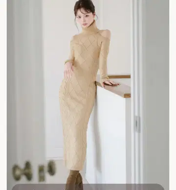 Darich 오프숄더 니트 원피스 베이지