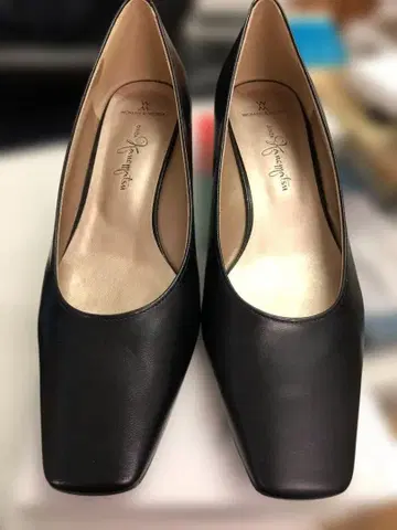 미사용품 GINZA Kanematsu 긴자 카네마츠 블랙 가죽 펌프스
