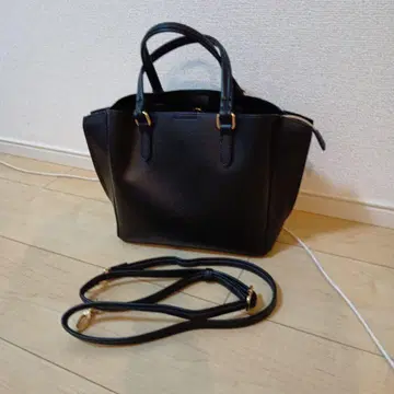 블랙 합성 피혁 핸드백 중형