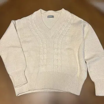 마가렛호웰 아이보리 V넥 케이블 짜임 니트 스웨터