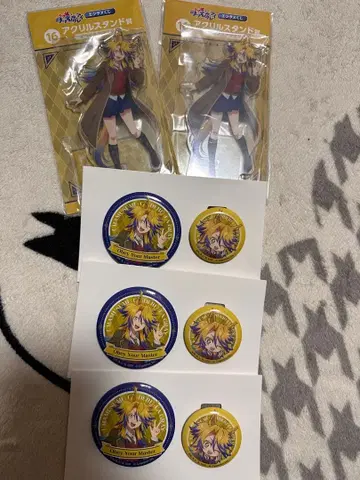 오베이 유어 마이스터, 아크릴 스탠드 2개와 배지 3개 5개 세트