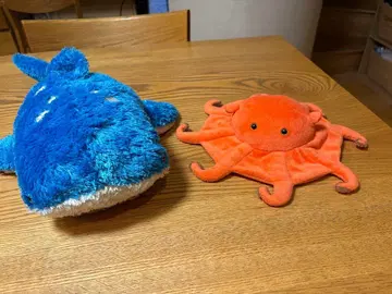 진베이 상어와 맹오징어 봉제 인형