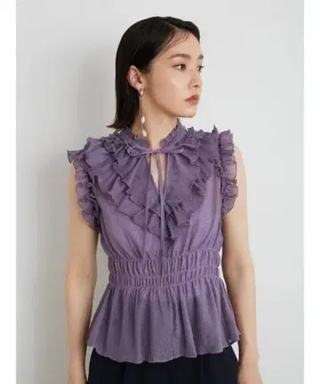 LILY BROWN 프릴 셔링 블라우스 퍼플