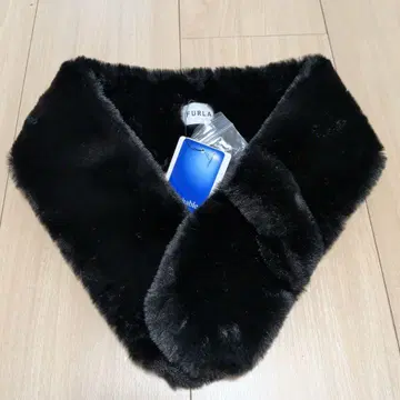 FURLA 블랙 퍼 머플러