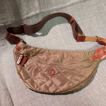 CLEDARAN 퀼팅 바디백 라이트 브라운