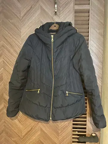 네이비 후드 부착 다운 자켓