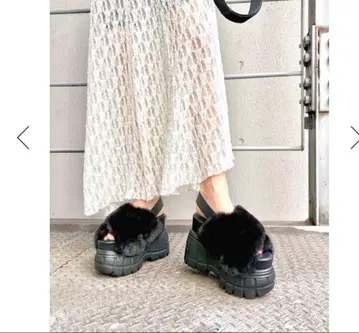 R&E 퍼 통굽 샌들 L 사이즈 24cm