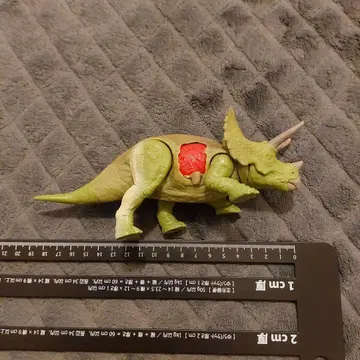 마텔 쥬라기 월드 데미지 트리케라톱스 피규어