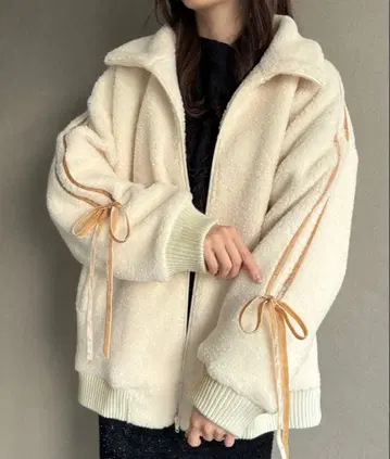 리본 포함 아이보리 보아 자켓