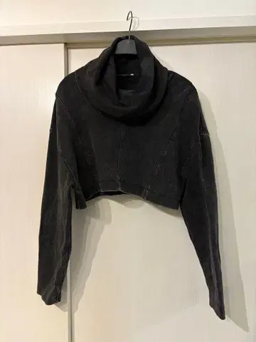 ZARA 블랙 크롭 터틀넥 M