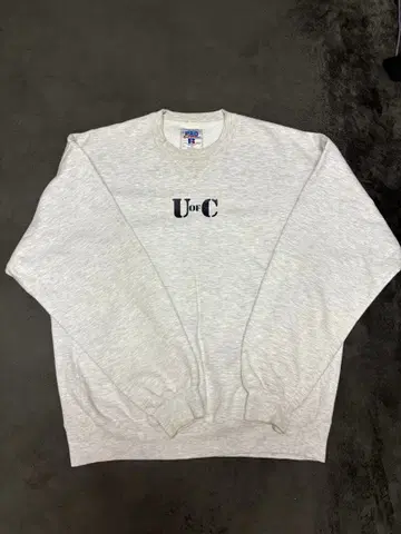 RUSSELLPRO UofC 로고 맨투맨 그레이