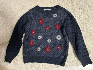 [ MAISON DE PLAGE ] 꽃무늬 자수 네이비 니트