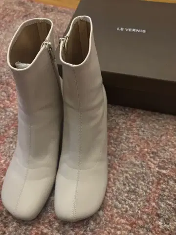 노블 [ LE VERNIS ] 라운드 스트레치 숏부츠 아이보리