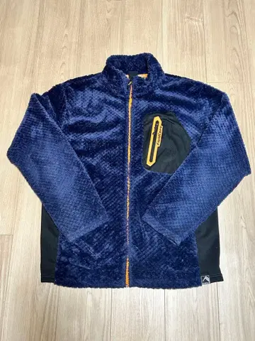 기무라 타쿠야 씨 착용 워크맨 FieldCore 네이비 플리스 자켓