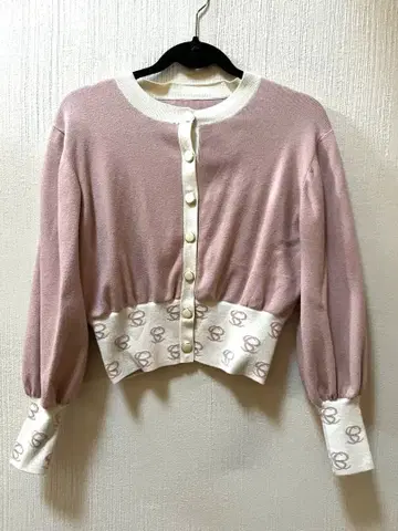 에이미 이스트 월 옅은 핑크 크롭 가디건