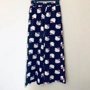 새상품급 SPINNS 헬로키티 올 패턴 맨투맨 팬츠 블랙