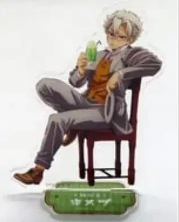 아크릴 스탠드 앉아있는 캐릭터