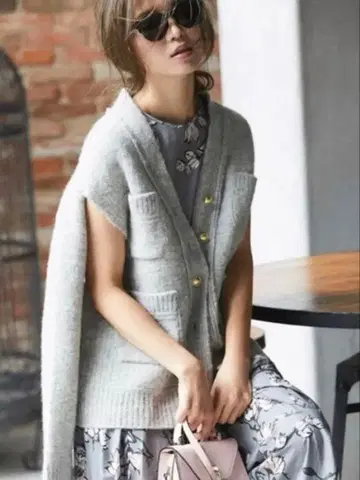 미사용 새상품 23년 seventen 멜톤 울 가디건