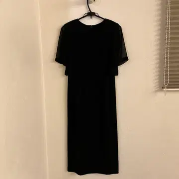 블랙 원피스 플레어 슬리브