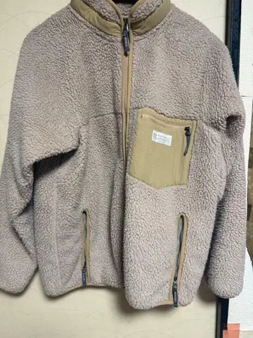 베이지 플리스 자켓 지퍼 포켓 포함