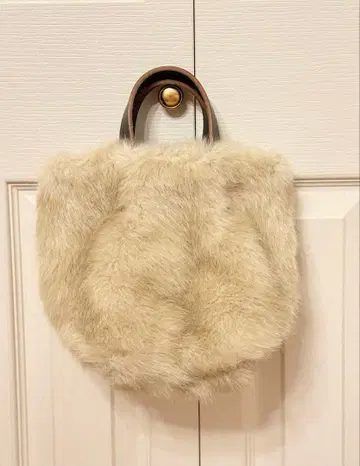 tembea 인조 모피 백 라이트 베이지