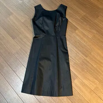 J & M DAVIDSON 블랙 슬리브리스 원피스 사이즈 8