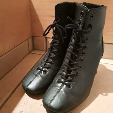 AZUL 블랙 레이스업 부츠 S 사이즈 블랙