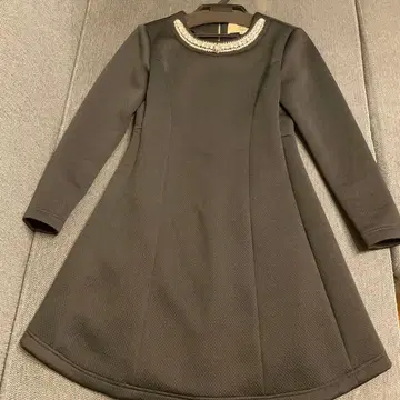 Kaon 비쥬 부착 블랙 A라인 원피스 36