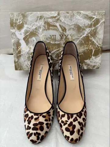 SEVEN TWELVE THIRTY 송치 레오파드 펌프스