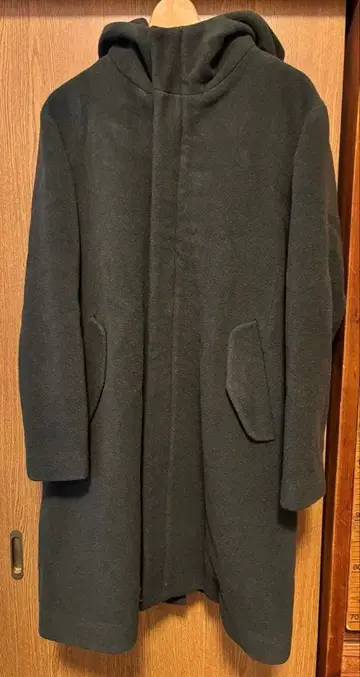 올리브 그린 후드 부착 울 코트