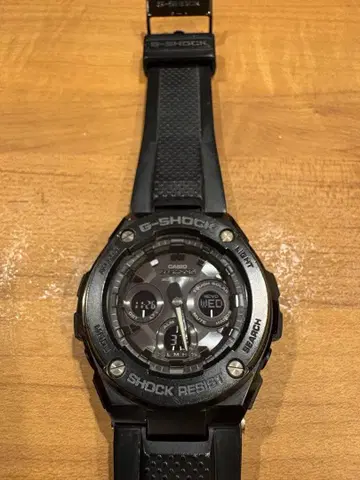 카시오 G-SHOCK GST-W300G-1AJF 전파 솔라