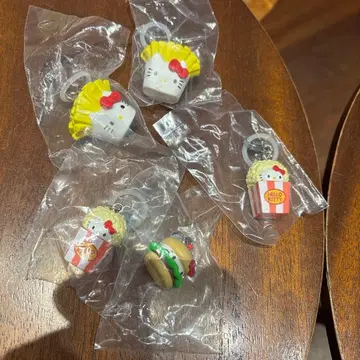 헬로키티 아메리칸 디자인 메지루시 액세서리