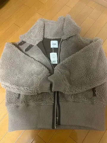 미사용 새상품 GYDA 보아 파이핑 블루종