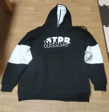 스토푸리 STPR 로고 포함 후드 맨투맨