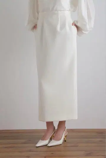 새상품 [ LE PHIL ] 스큐버 저지 스커트 화이트