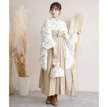 미색 계열 하카마 기모노 미니 꽃무늬 베이지 아이보리