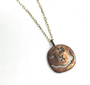 K10 브론즈 웃는 얼굴 모티브 목걸이 10금