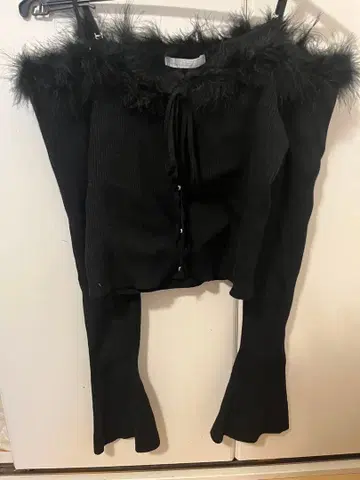 chico 퍼 오프숄더 디자인 니트