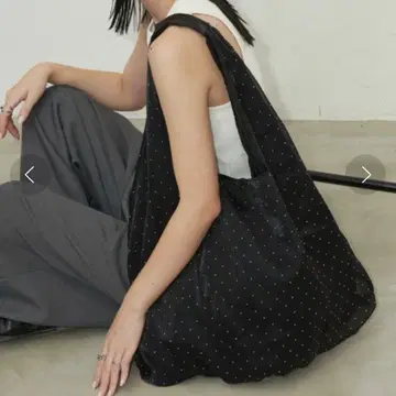 쁘띠 스터드 라운드 토트 앤트마리스 Aunt Marie's