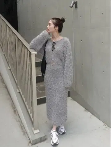 emmi ONLINE 한정판 라메 프린지 니트 스커트