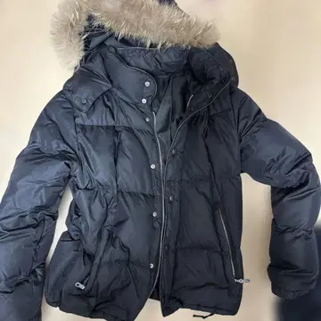 블랙 다운 자켓 후드 부착